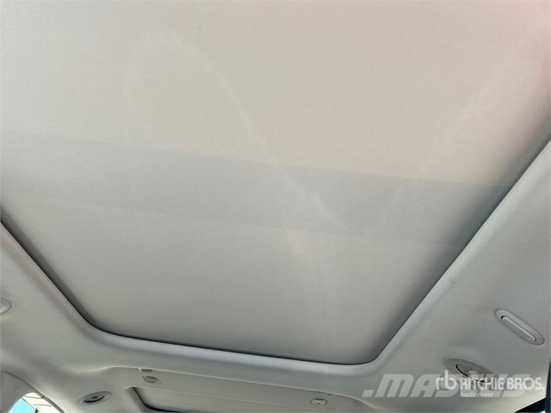 Chrysler Pacifica Plug-In Hybrid Minivan 汽车