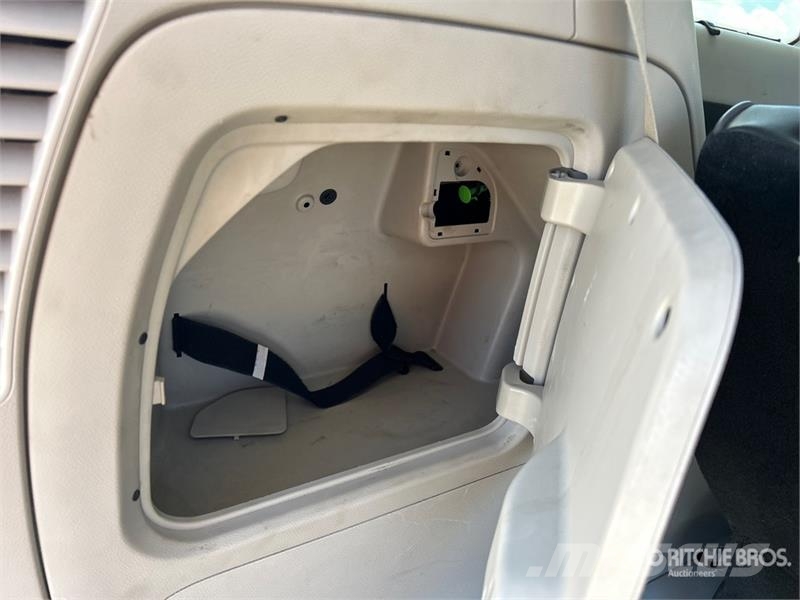 Chrysler Pacifica Plug-In Hybrid Minivan 汽车