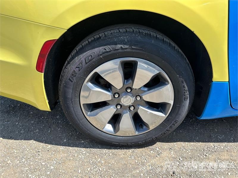 Chrysler Pacifica Plug-In Hybrid Minivan 汽车