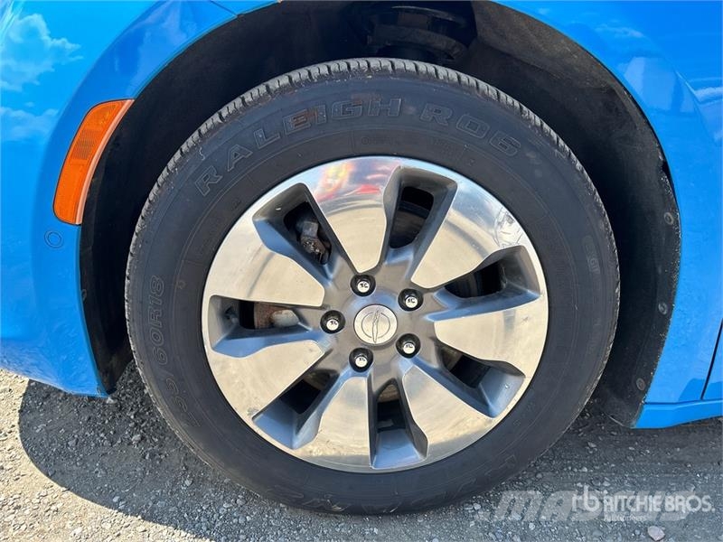Chrysler Pacifica Plug-In Hybrid Minivan 汽车