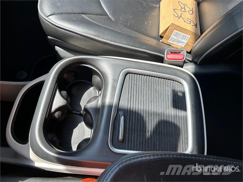 Chrysler Pacifica Plug-In Hybrid Minivan 汽车