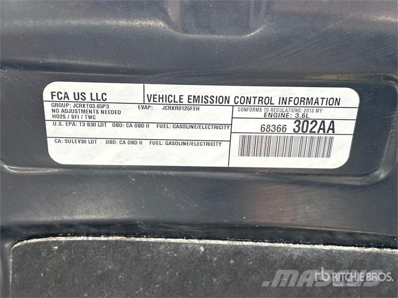 Chrysler Pacifica Plug-In Hybrid Minivan 汽车