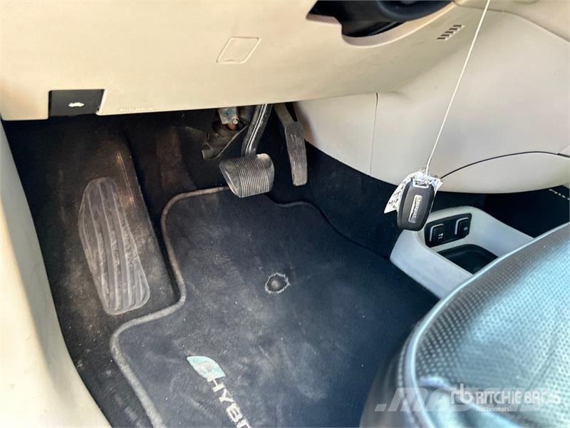 Chrysler Pacifica Plug-In Hybrid Minivan 汽车