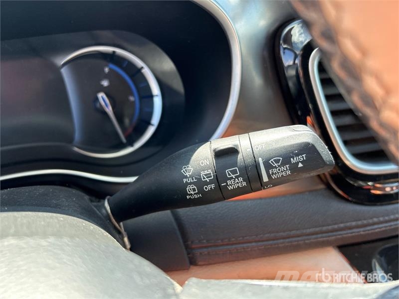 Chrysler Pacifica Plug-In Hybrid Minivan 汽车