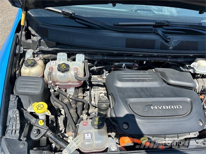 Chrysler Pacifica Plug-In Hybrid Minivan 汽车