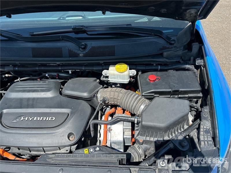 Chrysler Pacifica Plug-In Hybrid Minivan 汽车