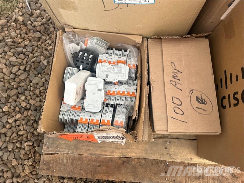 Cisco DNI2842042H Catalyst 1300 24-Port GE Switch Drugi deli