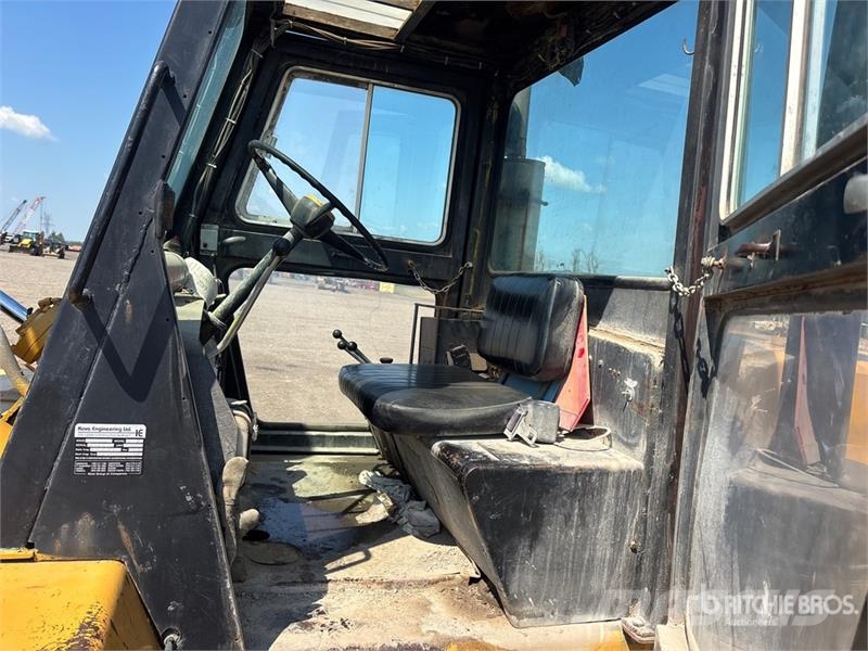 Clark CY160SC-D 16000 lb 4x4 Rough Terrain Forklift Carretillas elevadoras todo terreno