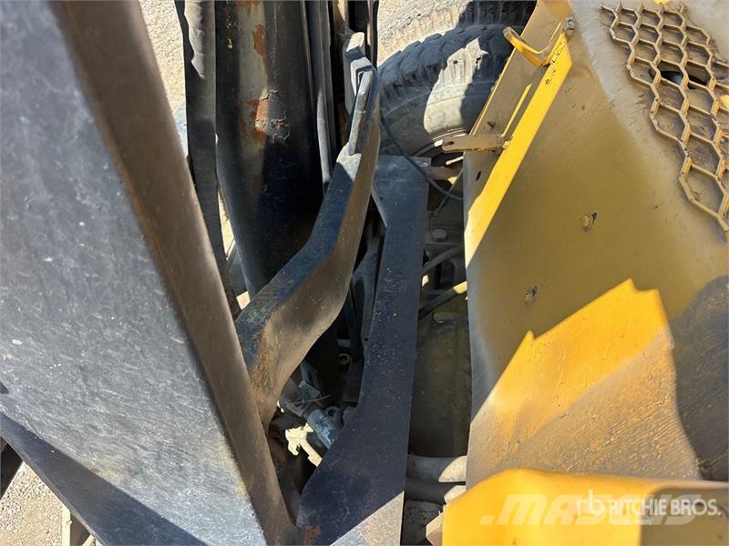 Clark CY160SC-D 16000 lb 4x4 Rough Terrain Forklift Carretillas elevadoras todo terreno