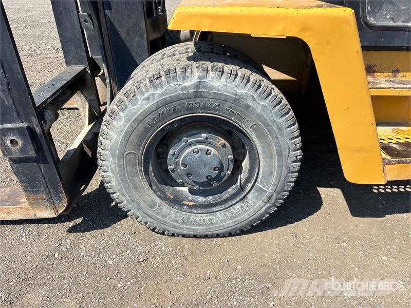 Clark CY160SC-D 16000 lb 4x4 Rough Terrain Forklift Carretillas elevadoras todo terreno