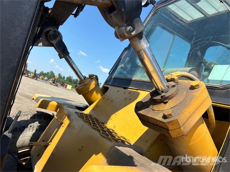 Clark CY160SC-D 16000 lb 4x4 Rough Terrain Forklift Carretillas elevadoras todo terreno