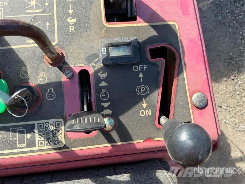 Classen SA30A Stand On Aerator Gyepszellőztetők