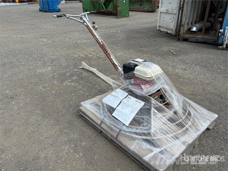 CM EQUIP WT36 Power Trowel Trowels