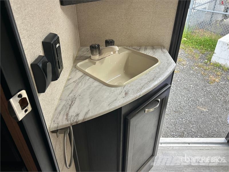  Coachmen M-2963 BH 30 ft T/A Travel Trailer Ostale prikolice