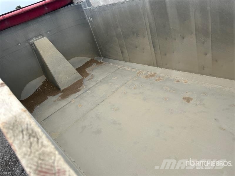Cobra 17 ft Tri/A Pup Dump Trailer Bañera