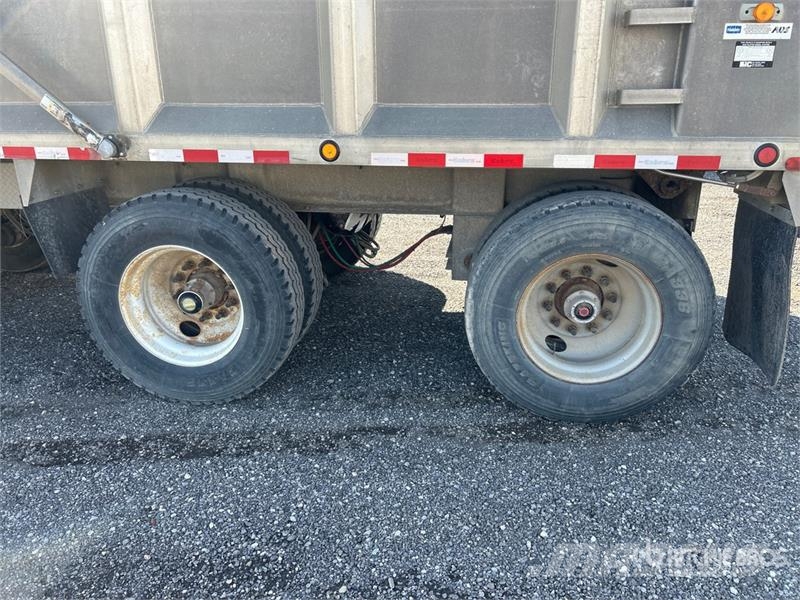 Cobra 17 ft Tri/A Pup Dump Trailer Bañera