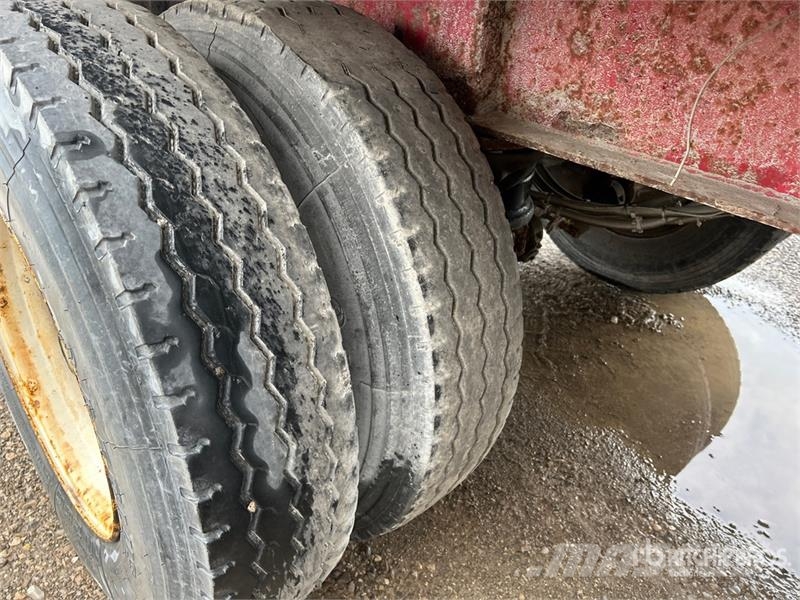 Cobra 17 ft Tri/A Pup Dump Trailer Bañera