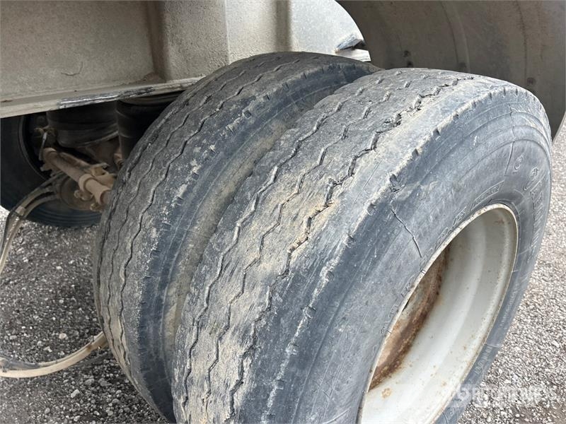 Cobra 17 ft Tri/A Pup Dump Trailer Bañera