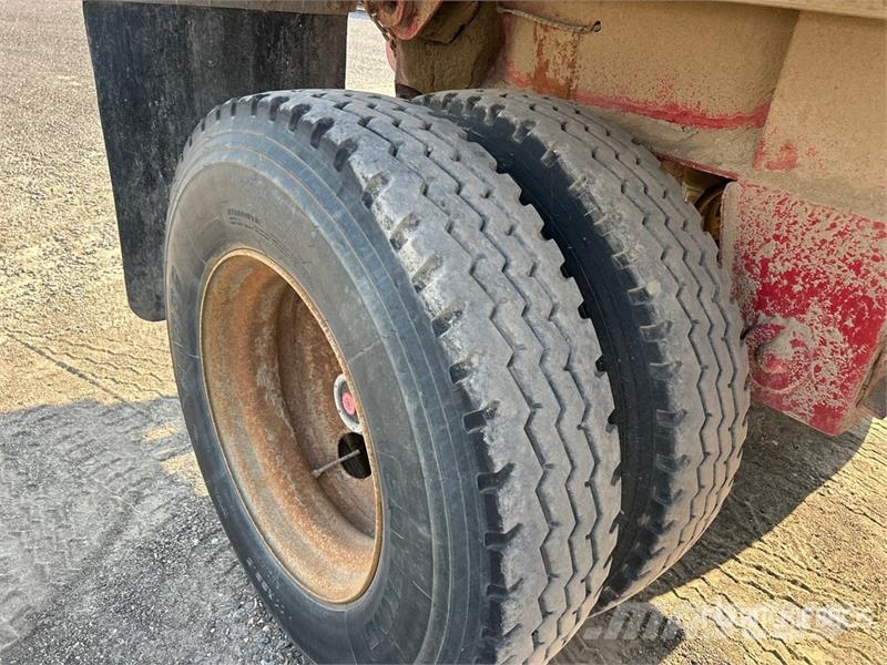 Cobra 17 ft Tri/A Pup Dump Trailer Bañera