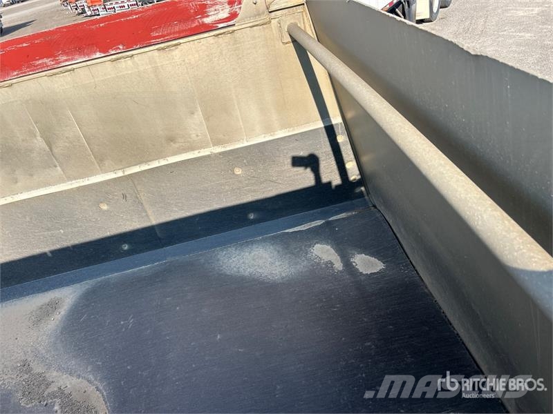 Cobra 17 ft Tri/A Pup Dump Trailer Bañera