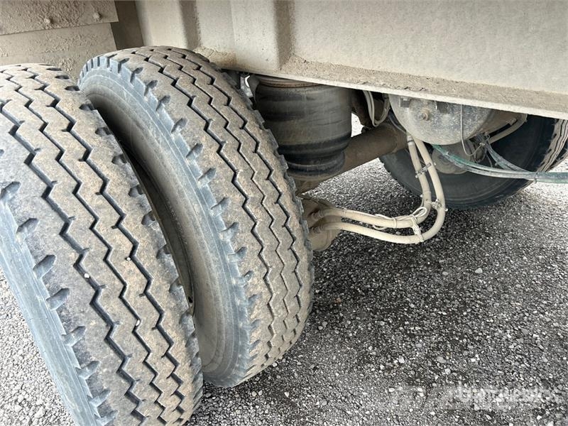 Cobra 17 ft Tri/A Pup Dump Trailer Bañera