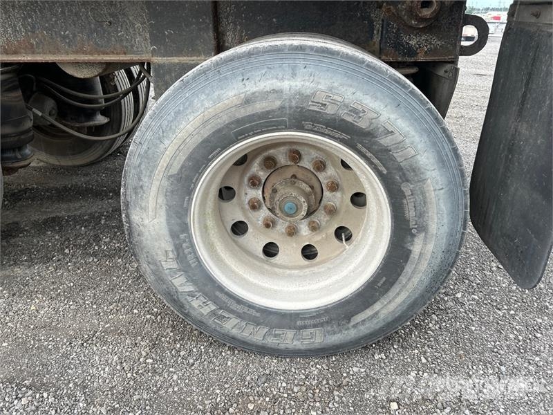 Cobra 17 ft Tri/A Pup Dump Trailer Bañera
