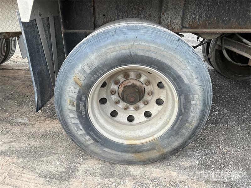 Cobra 17 ft Tri/A Pup Dump Trailer Bañera