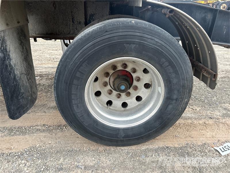 Cobra 17 ft Tri/A Pup Dump Trailer Bañera