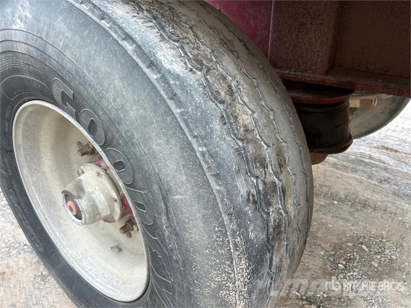 Cobra 17 ft Tri/A Pup Dump Trailer Bañera
