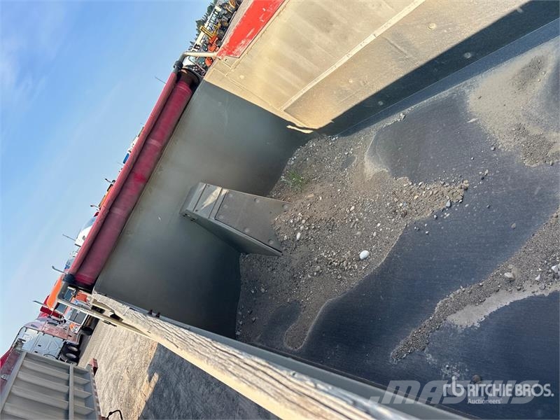 Cobra 17 ft Tri/A Pup Dump Trailer Bañera