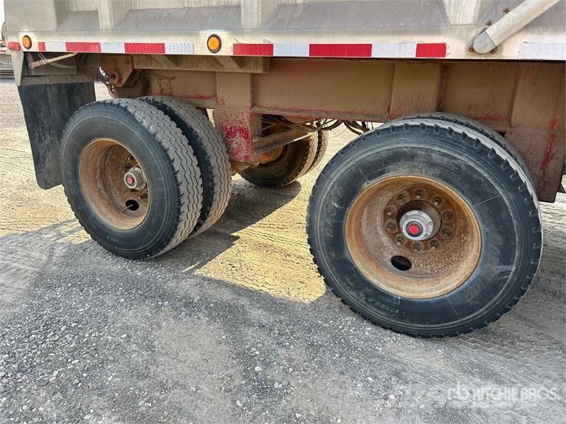 Cobra 17 ft Tri/A Pup Dump Trailer Bañera