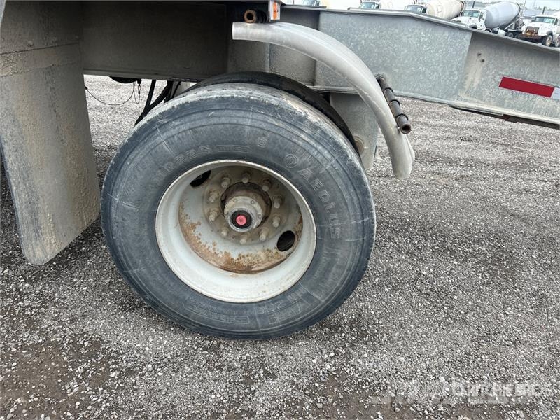 Cobra 17 ft Tri/A Pup Dump Trailer Bañera
