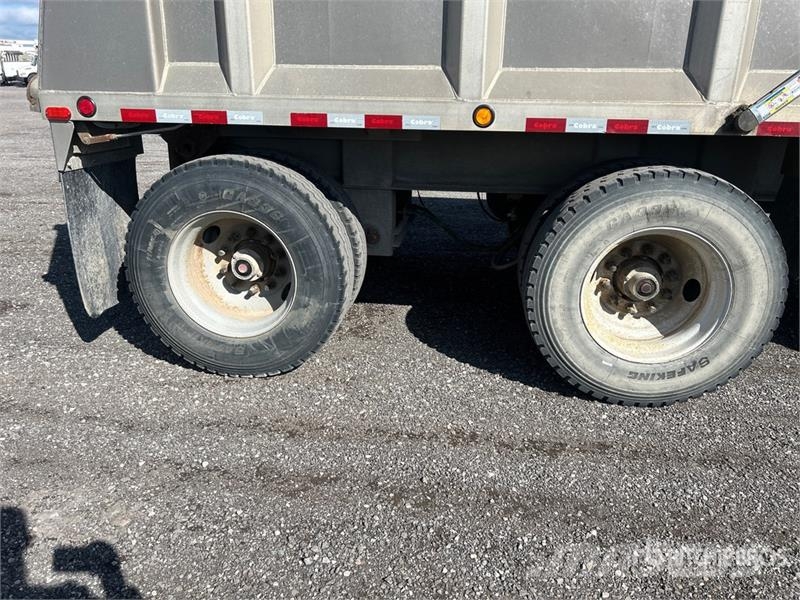 Cobra 17 ft Tri/A Pup Dump Trailer Bañera