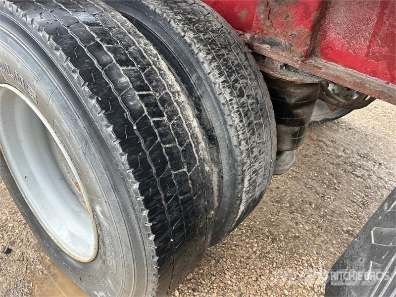 Cobra 17 ft Tri/A Pup Dump Trailer Bañera