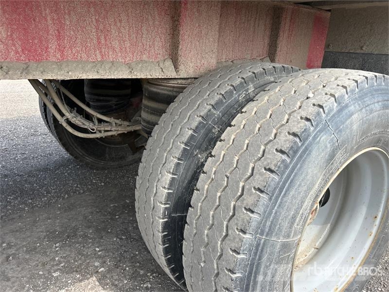 Cobra 17 ft Tri/A Pup Dump Trailer Bañera