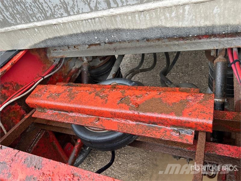 Cobra 17 ft Tri/A Pup Dump Trailer Bañera