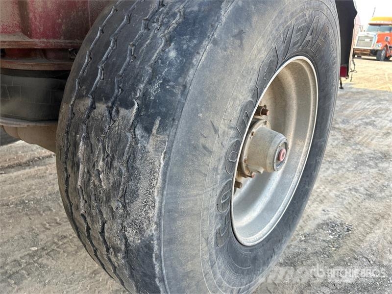 Cobra 17 ft Tri/A Pup Dump Trailer Bañera