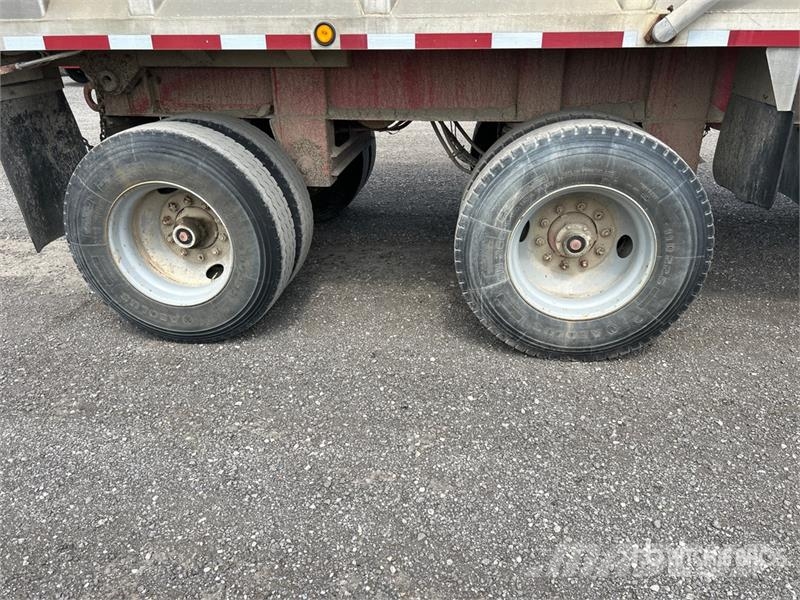 Cobra 17 ft Tri/A Pup Dump Trailer Bañera