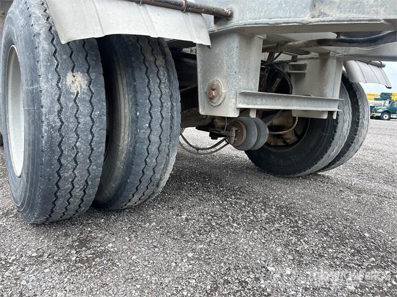 Cobra 17 ft Tri/A Pup Dump Trailer Bañera