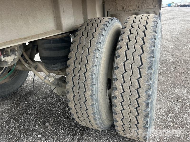 Cobra 17 ft Tri/A Pup Dump Trailer Bañera