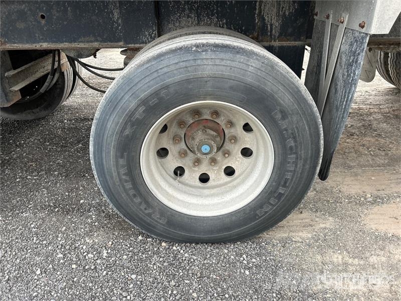 Cobra 17 ft Tri/A Pup Dump Trailer Bañera