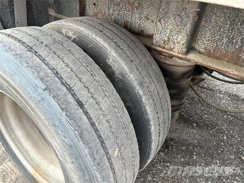 Cobra 17 ft Tri/A Pup Dump Trailer Bañera