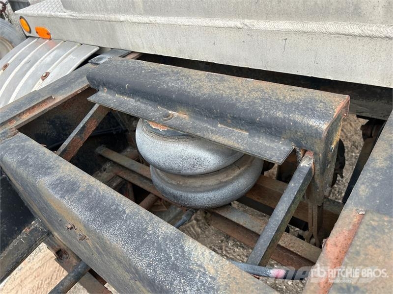 Cobra 17 ft Tri/A Pup Dump Trailer Bañera