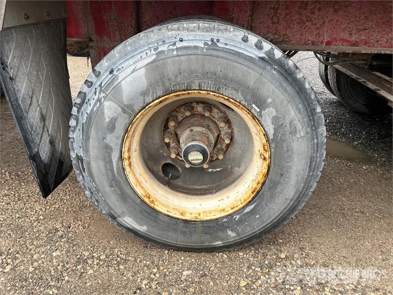 Cobra 17 ft Tri/A Pup Dump Trailer Bañera