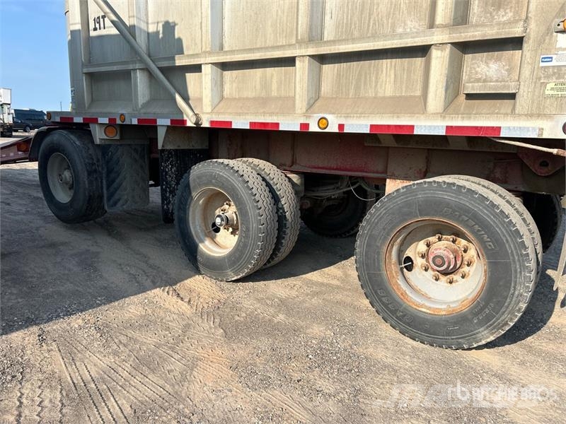 Cobra 17 ft Tri/A Pup Dump Trailer Bañera