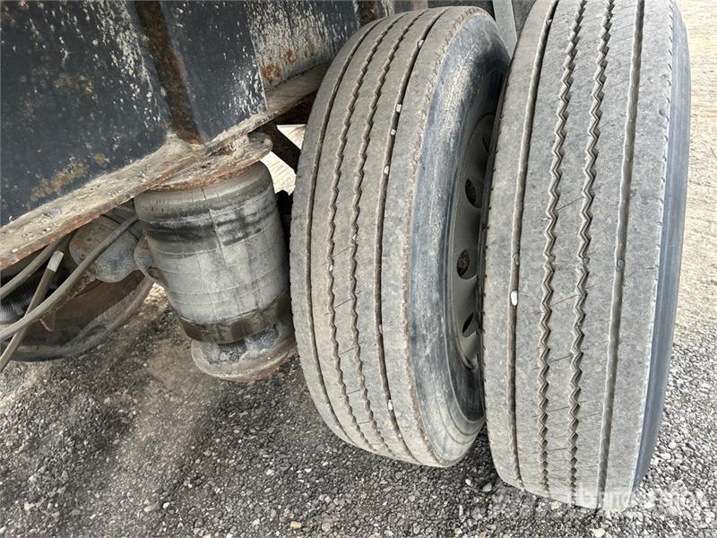 Cobra 17 ft Tri/A Pup Dump Trailer Bañera