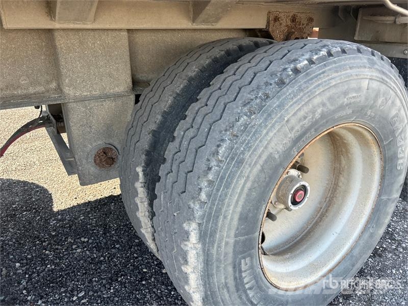 Cobra 17 ft Tri/A Pup Dump Trailer Bañera