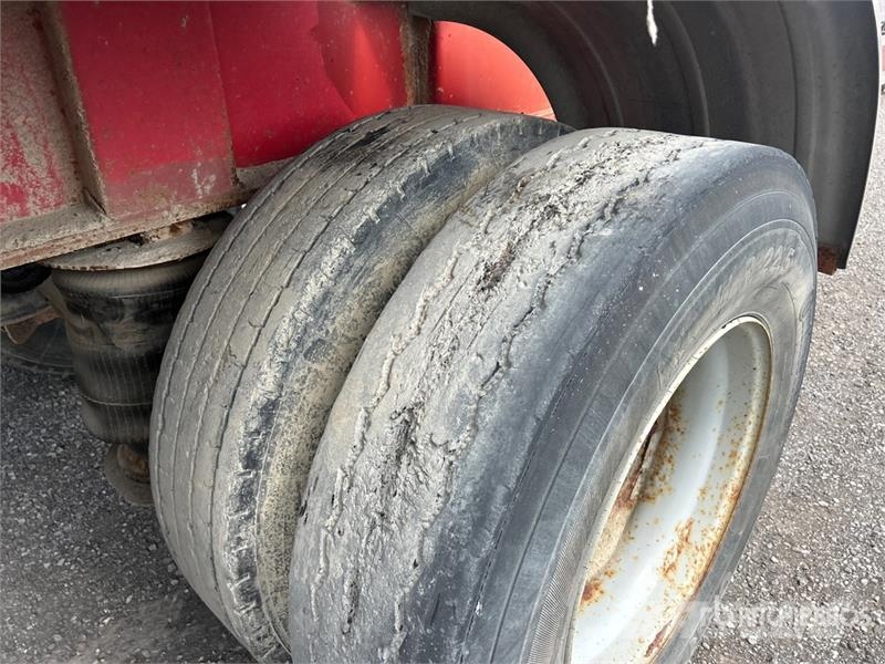 Cobra 17 ft Tri/A Pup Dump Trailer Bañera