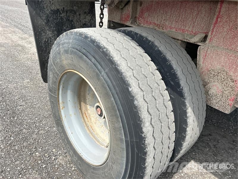 Cobra 17 ft Tri/A Pup Dump Trailer Bañera