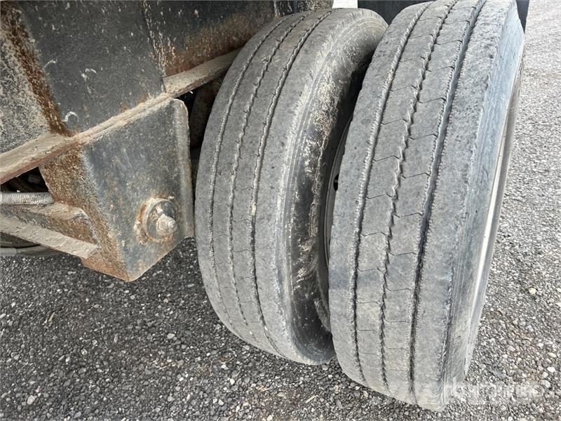 Cobra 17 ft Tri/A Pup Dump Trailer Bañera